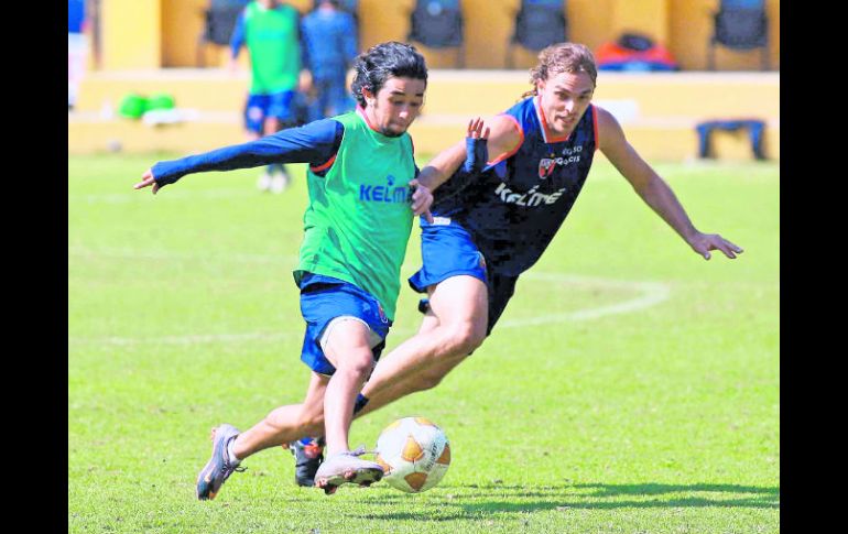 Christian “Hobbit” Bermúdez (izq.) es el hombre más peligroso del cuadro azulgrana. MEXSPORT  /