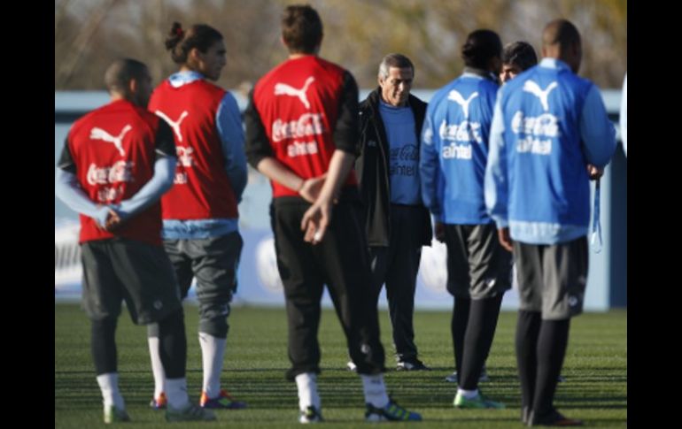 Jugadores de la Selección de Uruguay, durante sesión de entrenamiento en Argentina. AP  /