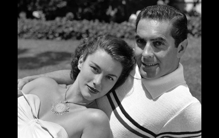 Linda Christian, quien nació en México, en una fotografía, tomada en 1948 en Los Ángeles, junto al actor Tyrone Power. AP  /