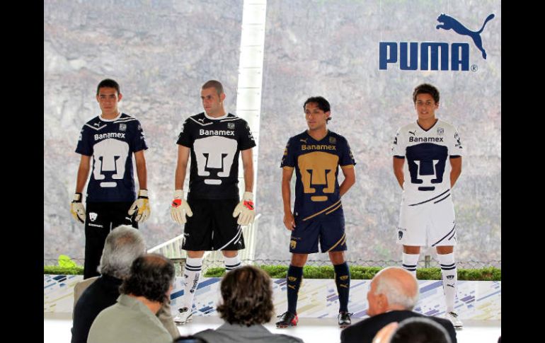 El Pumas de la UNAM dio a conocer su nuevo uniforme para el Torneo Apertura 2011.NOTIMEX  /