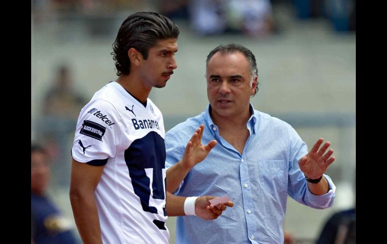 Eduardo Herrera (I) y Guillermo Vazquez durante el pasado juego del Apertura 2011. MEXSPORT  /