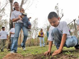 Instituciones educativas, empresas y otras, apoyan la reforestación en diferentes rumbos de la ciudad. ARCHIVO.  /