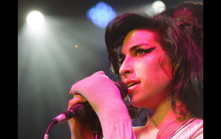 El padre de Winehouse desea ayudar a personas con adicciones. AP  /