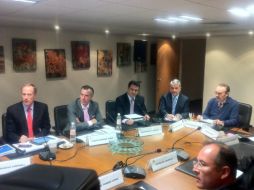 Ivar Sisniega, Carlos Andrade Garín, Aristóteles Sandoval, Emilio González, entre otros, durante la reunión celebrada ayer. ESPECIAL  /