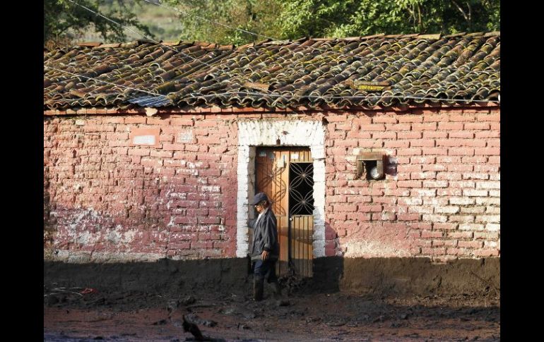 El primer edil promete no dejar desamparados a los damnificados por las fuertes lluvias del temporal. ARCHIVO  /