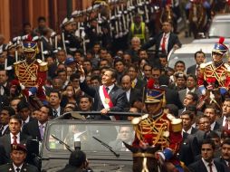 Tras la ceremonia oficial, Humala realizó un recorrido por las calles de Lima resguardado por un gran operativo. AFP  /