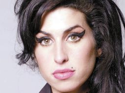 Amy Winehouse dejó su marca en el diseño de modas. EL UNIVERSAL  /