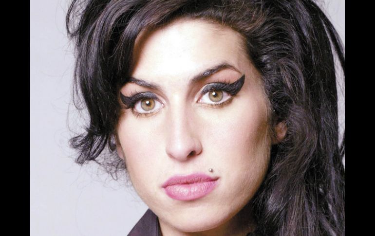 Amy Winehouse dejó su marca en el diseño de modas. EL UNIVERSAL  /