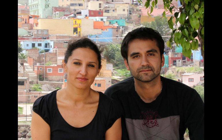 La directora Isabel Fregoso, junto a César Álvarez, el fotográfo de su cortometraje ''Cristeros y Federales''. A.CAMACHO  /