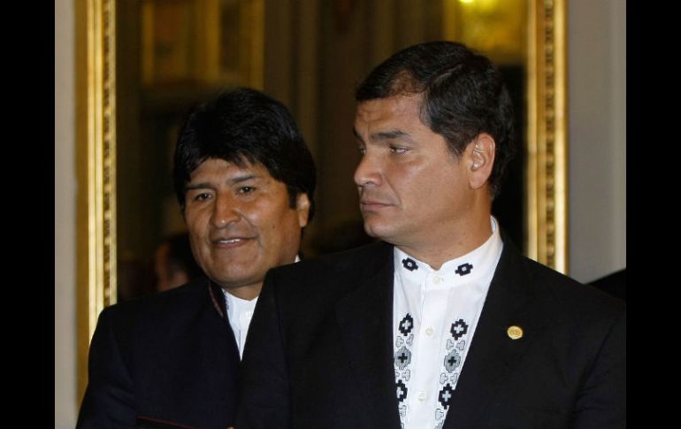 Correa, junto con su homólogo Evo Morales. AP  /