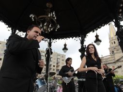 Los Terricolas, ayer en la Plaza de Armas. A. GARCÍA  /