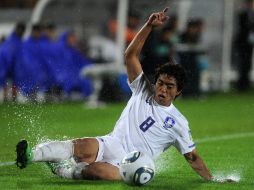 Baek Sung Dong se barre por el balón durante el partido contra Malí en el Mundial Sub-20. AFP  /