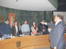 Durante la sesión de Ayuntamiento celebrada en Zapopan, Francisco Morales rindió protesta como nuevo tesorero municipal. ESPECIAL  /