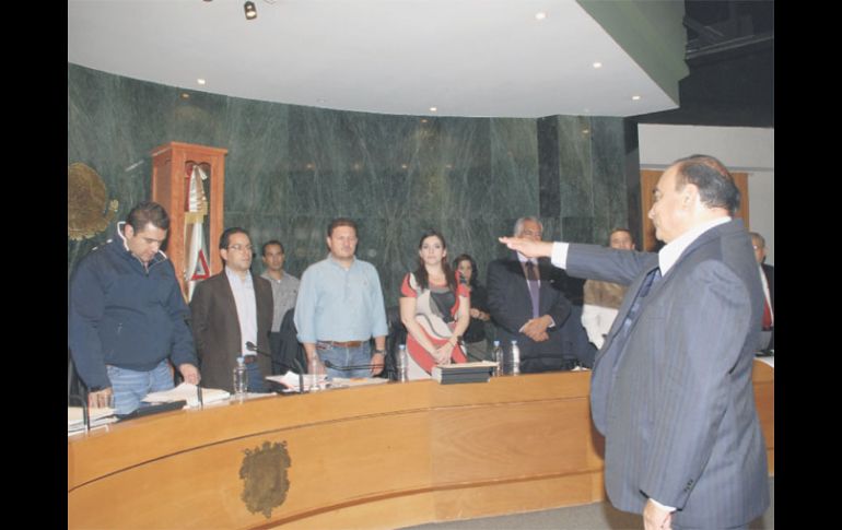 Durante la sesión de Ayuntamiento celebrada en Zapopan, Francisco Morales rindió protesta como nuevo tesorero municipal. ESPECIAL  /