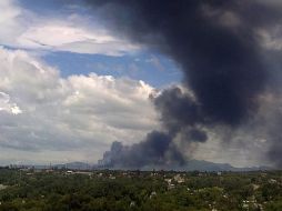 Tras la explosión hubo una gran columna de humo que se pudo apreciar a varios kilómetros de distancia. NTX  /