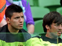 Sergio Agüero y David Silva miran un partido amistoso de Manchester City contra el Airtricity. EFE  /