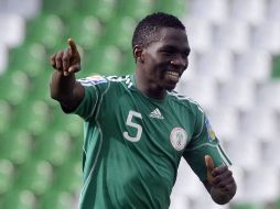 El jugador nigeriano Kenneth Omeruo celebra el tercer gol de su equipo anotado por Abdul Ajagun. EFE  /