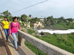 La calidad del agua que corre por el Río Santiago en El Salto y Juanacatlán ha sido cuestionada por varios grupos. E. PACHECO.  /