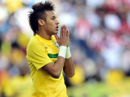 Todo indica que el jugador brasileño, Neymar, seguirá en su país formando parte de la escuadra de Santos. MEXSPORT  /