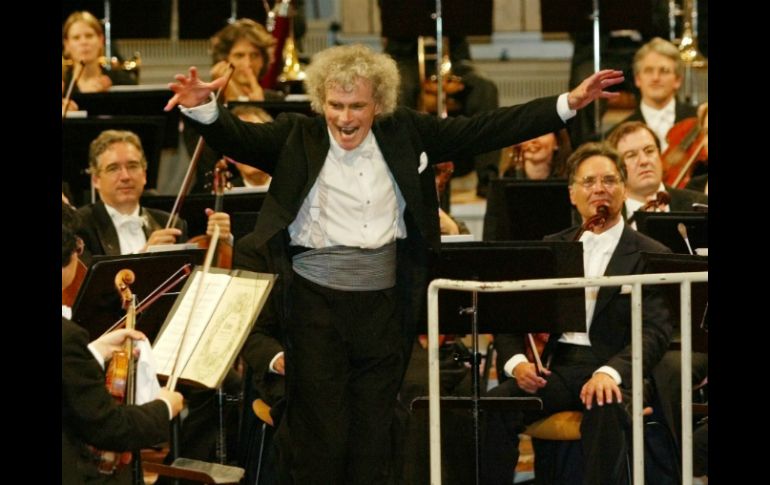 ''No tiene ninguna lógica estrenar una producción nueva de ópera para sólo dos funciones'', asegura Simon Rattle. AP  /