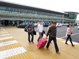 Se instalaron módulos de información y vacunación contra el sarampión en el Aeropuerto Internacional de Guadalajara. A. CAMACHO.  /