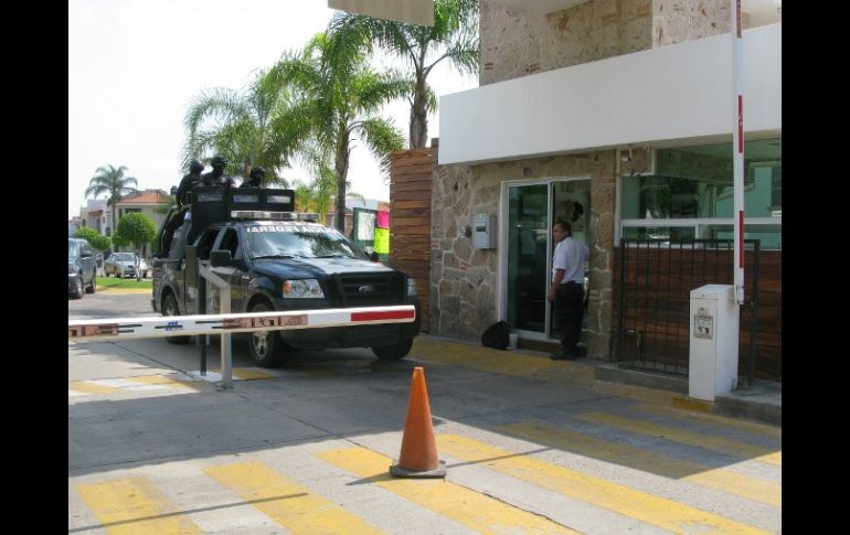 Permanecieron por varias horas nueve unidades de las autoridades, cuatro de las cuales son blindadas. M. PATIÑO  /