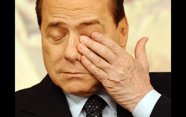 Le Monde afirma que Berlusconi consagra toda su energía a mantenerse hasta el final de su mandato en 2013. AFP  /