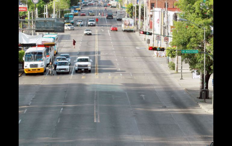 Vista de la vuelta izquierda en Alcalde, a su cruce con Avenida de Los Maestros. E. BARRERA  /