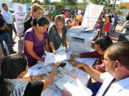 Algunas familias afectadas por la inundación del pasado 13 de julio ya recibieron el apoyo. A. CAMACHO  /