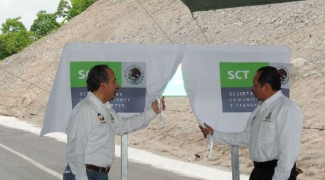 El Presidente Felipe Calderón y el gobernador de Michoacán, Leonel Godoy, inauguran el tramo carretero Nueva Italia-Apatzingán. NTX  /