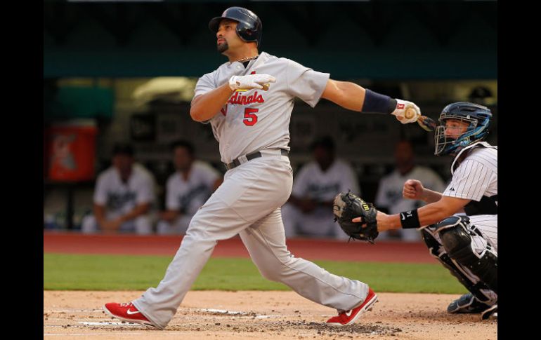 El dominicano Albert Pujols se mantiene como uno de los toleteros con mayor protagonismo en las Grandes Ligas. AFP  /