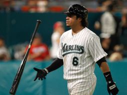 Alfredo Amézaga durante juego de beisbol ante los Cardenales de San Luis, en Miami. AP  /