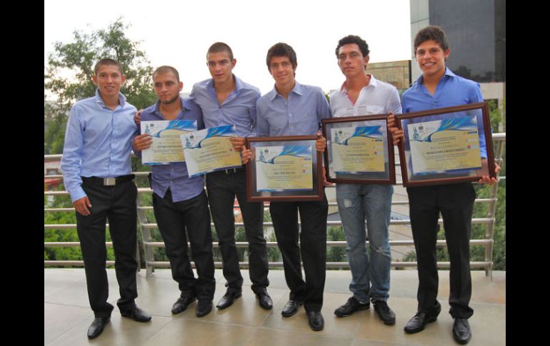 Los jaliscienses recibieron la distinción en el marco de la celebración del Día Internacional de la Juventud. S. NÚÑEZ  /