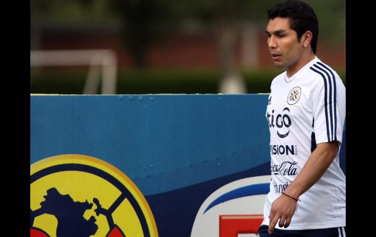 El exfutbolista paraguayo, Salvador Cabañas, durante visita al Club América, previo a su homenaje en el estadio Azteca. EFE  /