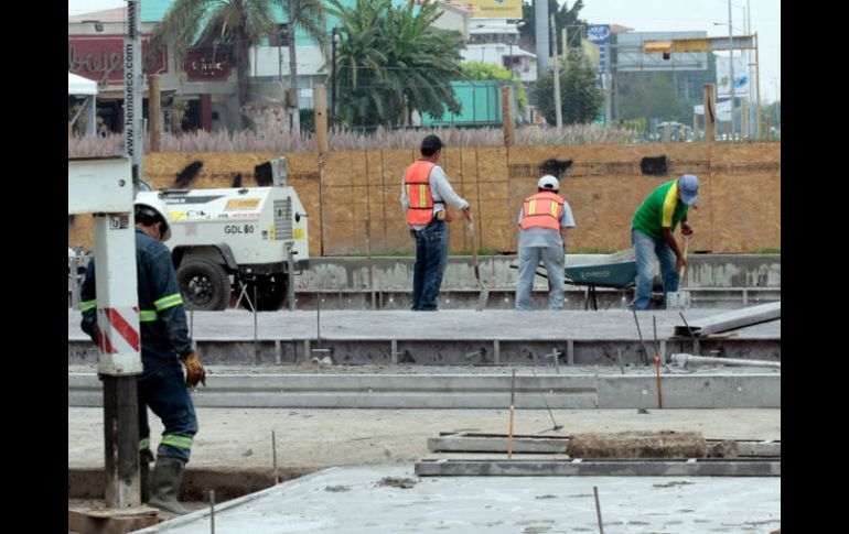 La repavimentación en Vallarta que pretende mejorar el entorno de la Glorieta Minerva se realizará por las noches. A. HINOJOSA  /