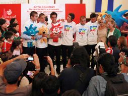 Los jugadores de la Sub-17 durante el homenaje en el ayuntamiento de Guadalajara. E. BARRERA  /