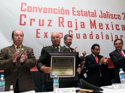 Trinidad López Rivas, titular de la Unidad de Protección Civil del Estado, recibió un reconocimiento por su trayectoria.  E. BARRERA  /