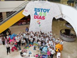 Los empresarios posaron para la foto a los 65 días de la inauguración oficial. E. PACHECO  /