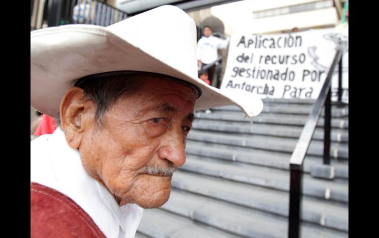 Un grupo de alrededor de 30 integrantes de Antorcha Campesina en Jalisco se manifestó. M. FREYRIA  /