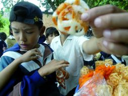 La Secretaría de Salud afirma que dentro de las escuelas aumentó el control de los alimentos no nutritivos. E. PACHECO  /