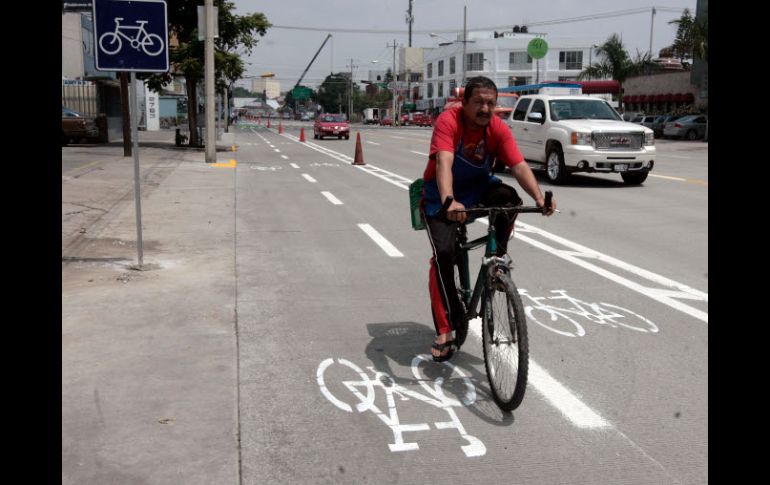 La SVyT inauguró la obra en Agustín Yañez, donde colocó la señalaización y ñadió una ciclovía. A. HINOJOSA  /