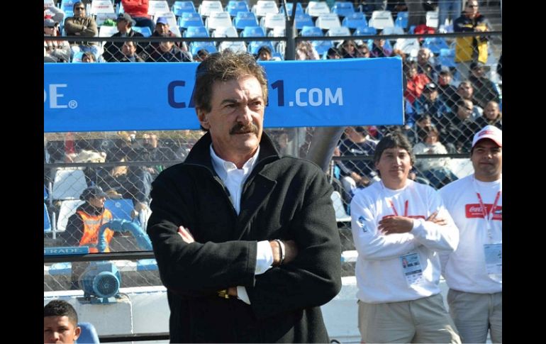 El técnico de Costa Rica, Ricardo Antonio La Volpe, durante partido de la Copa América en Argentina. MEXSPORT  /