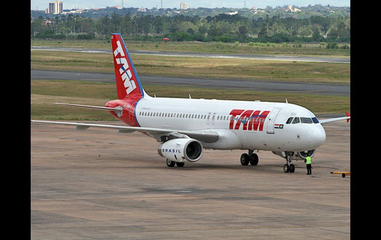 La aerolínea brasileña TAM y la chilena LAN buscan fusionarse. ARCHIVO  /