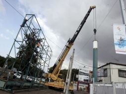 El Ayuntamiento tapatío retiró ocho espectaculares irregulares en la zona de La Minerva. A. HINOJOSA  /