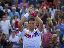 Novak Djokovic recibe la ovación del público en Montreal. EFE  /