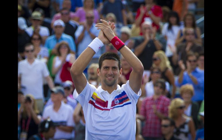 Novak Djokovic recibe la ovación del público en Montreal. EFE  /