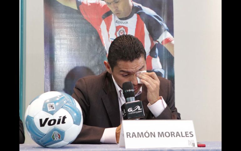 Al momento de anunciar su retiro de las canchas, Ramón Morales no pudo evitar que le brotaran algunas lágrimas. E. PACHECO  /