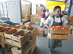 El Mercado de Abastos habría de seguir como sitio de menudeo y medio mayoreo. ARCHIVO  /