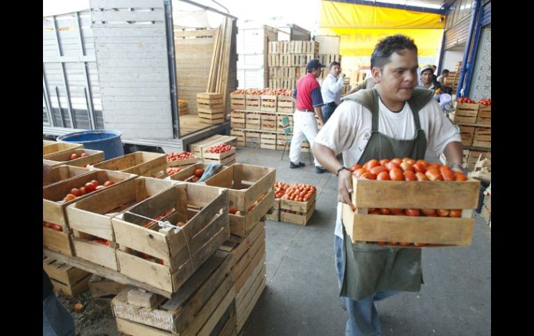 El Mercado de Abastos habría de seguir como sitio de menudeo y medio mayoreo. ARCHIVO  /