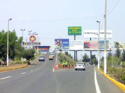 La administración municipal irá tras los anuncios en la Carretera a Chapala y la avenida Prolongación López Mateos. ARCHIVO  /